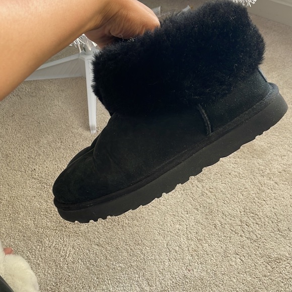 Black uggs - Picture 4 of 4